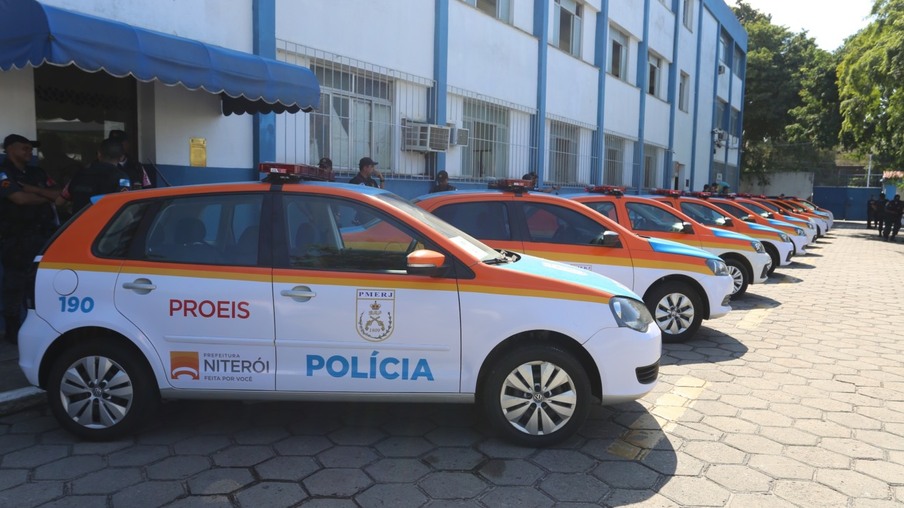 Prefeitura entrega 15 carros alugados que serão usados no Proeis