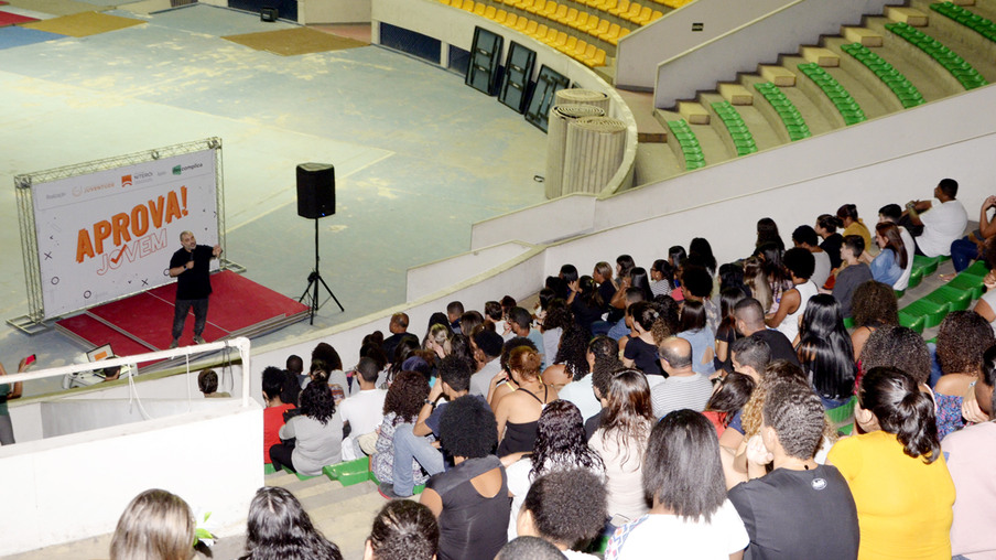 Mais de 200 pessoas participaram do aulão inaugural do Aprova Jovem