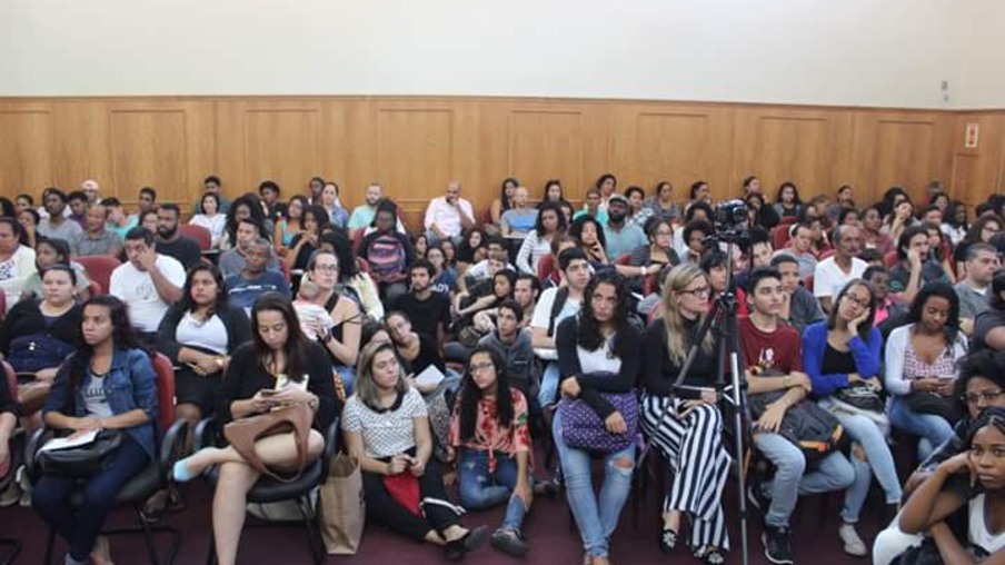 Mais de 450 jovens participaram da aula inaugural do Vestibular Solidário