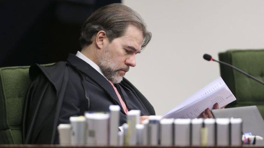 O ministro do STF, Dias Toffoli durante o julgamento dos processos contra José Serra e Aécio Neves.