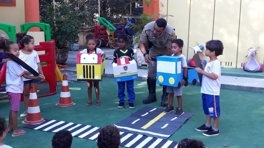 Guarda Municipal ensina de forma lúdica as leis de trânsito aos pequenos