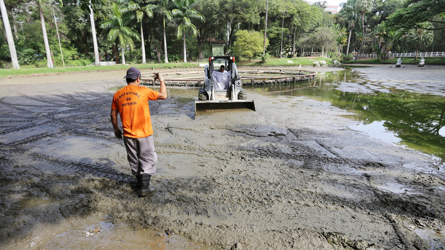 Limpeza dos lagos do Campo de São Bento será concluída em novembro