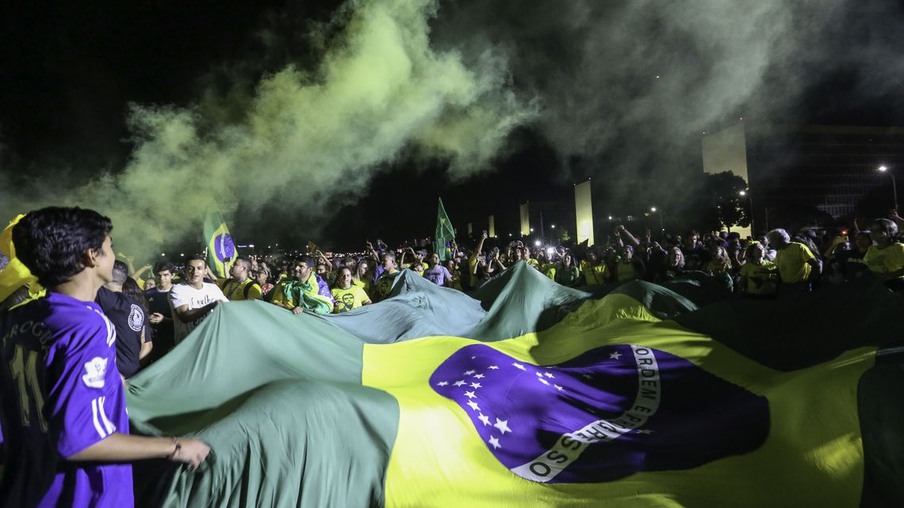 Em Brasília, os eleitores do candidato eleito à presidência da República, Jair Bolsonaro (PSL), concentram a comemoração pela vitória na Esplanada dos Ministérios.