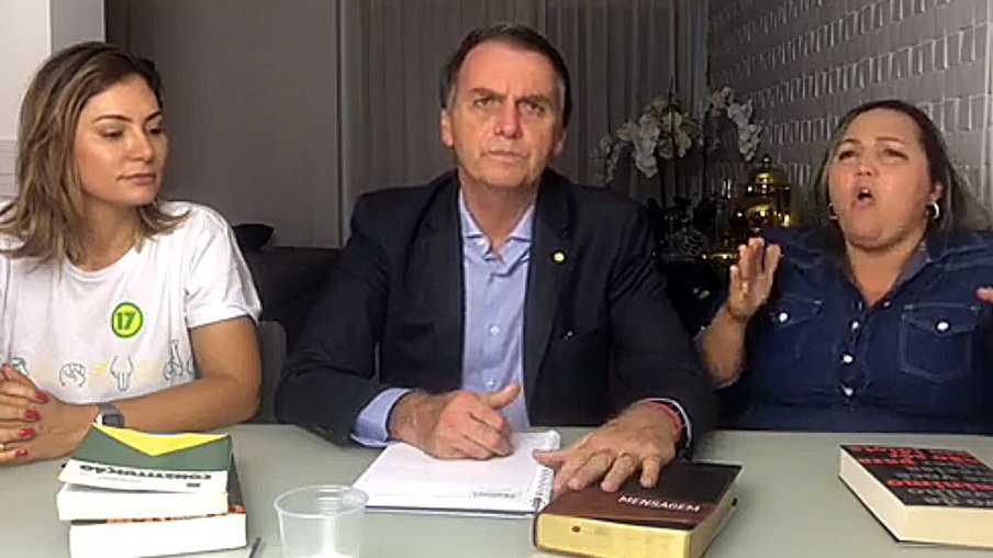 Bolsonaro recebe ligação de Donald Trump