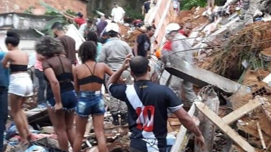 Sobe para 14 o número de mortos no deslizamento em Piratininga