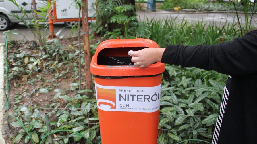 Niterói recebe mais de 800 papeleiras novas