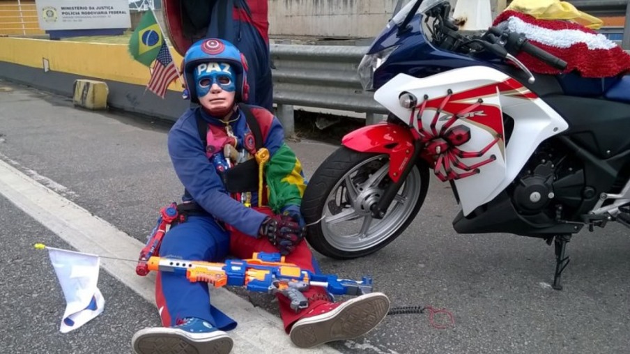 PRF apreende motocicleta de ‘super-heróis’ na Ponte Rio-Niterói