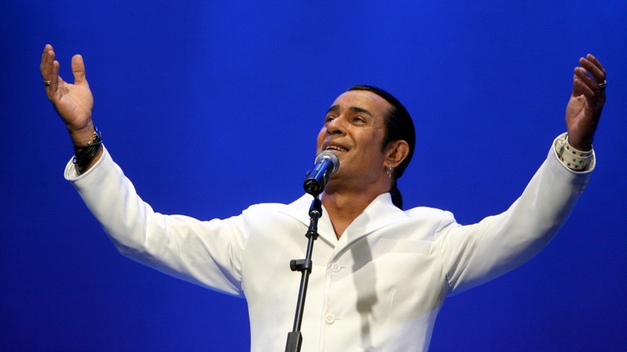 Elymar Santos celebra 30 anos de carreira com show em Niterói