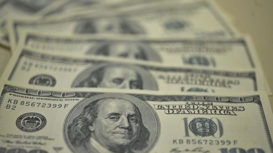 Dólar fecha em queda e Bolsa bate recorde pelo segundo dia consecutivo