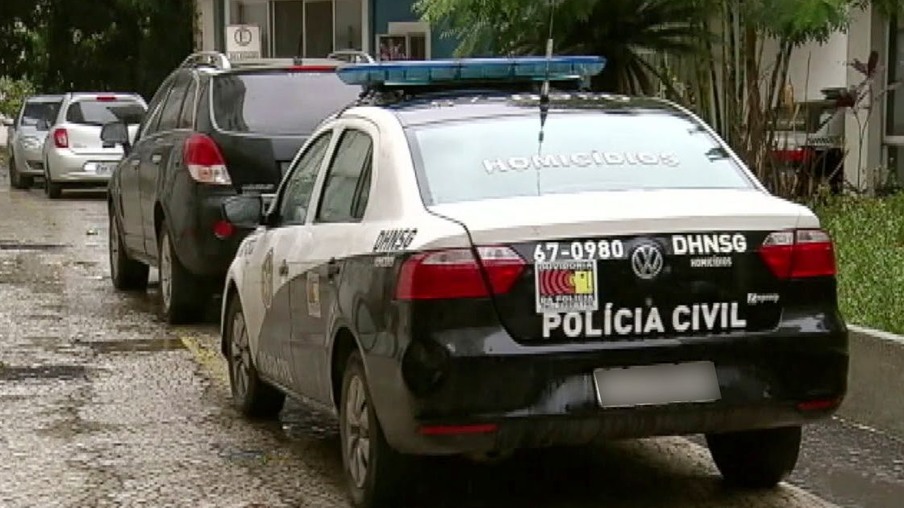 Homem foi morto no quintal de casa em Niterói