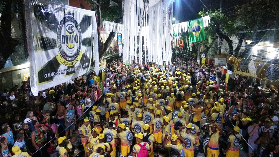 Tradicional 'Bloco Dominó' sai hoje, em Niterói