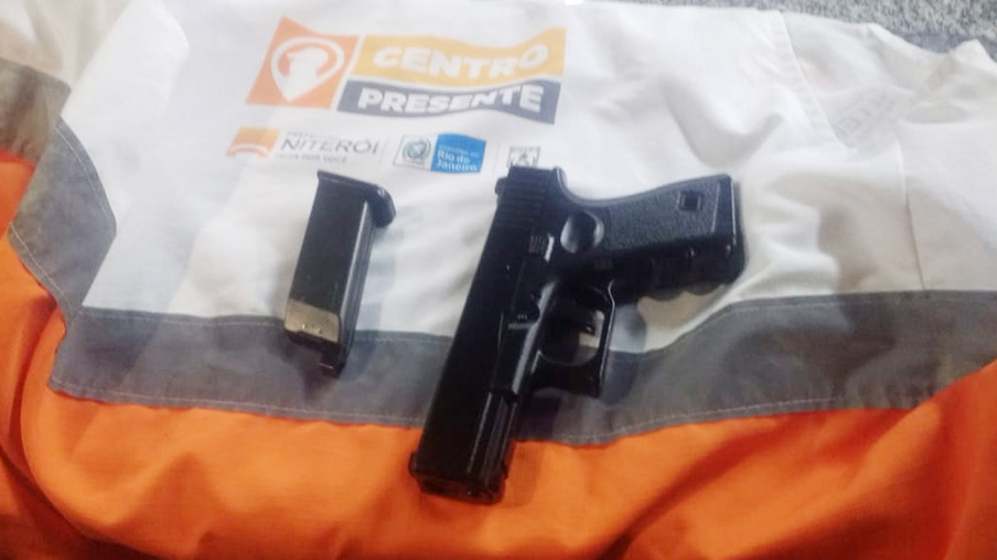 Dois detidos em Icaraí com arma de brinquedo