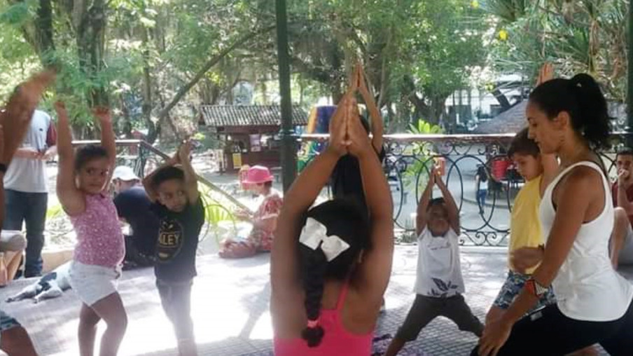 Yoga para a criançada no Campo de São Bento