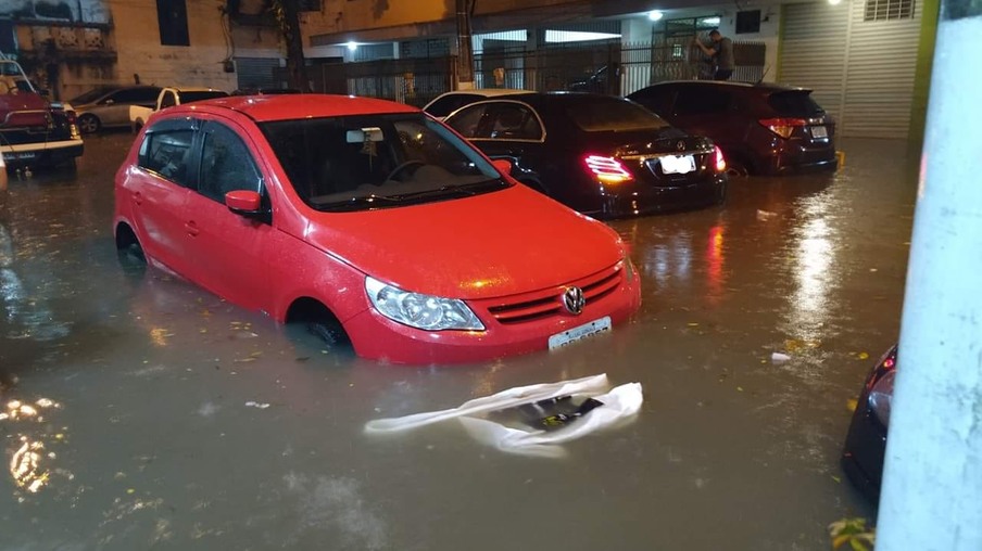 Vídeo: Chuva e caos em Niterói já virou rotina