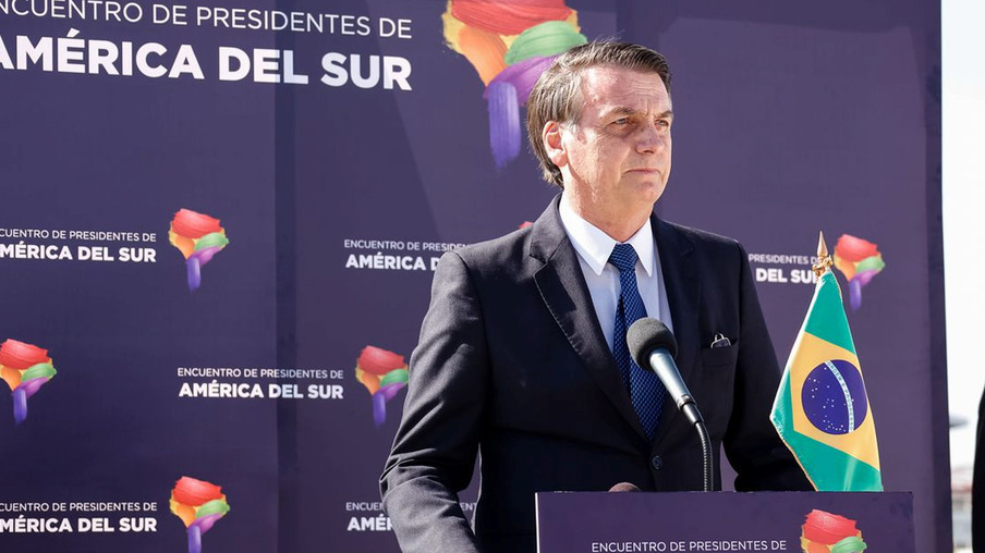 "A Justiça nasceu para todos e cada um responda pelos seus atos", diz Bolsonaro sobre Michel Temer