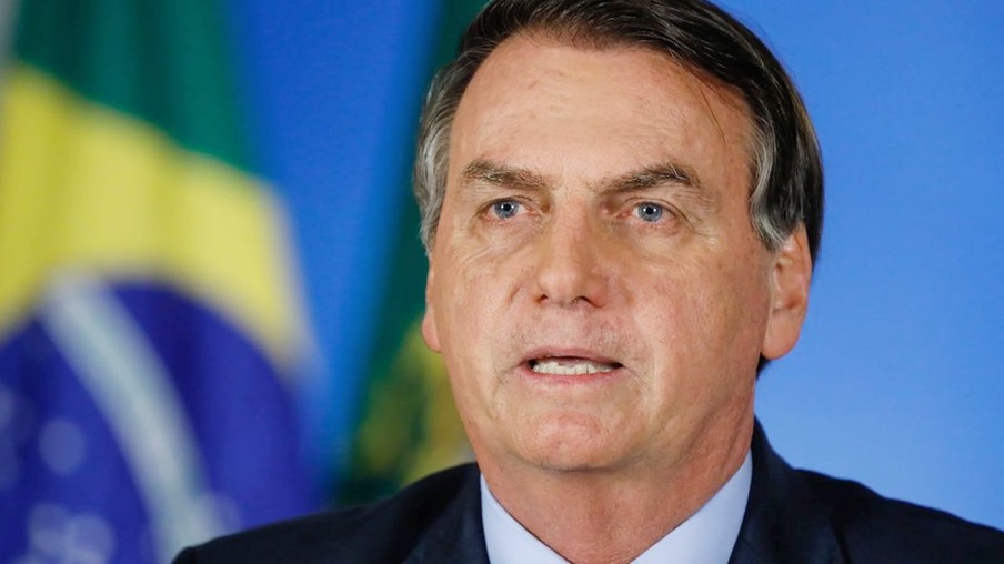 Bolsonaro homenageia todos os profissionais de saúde