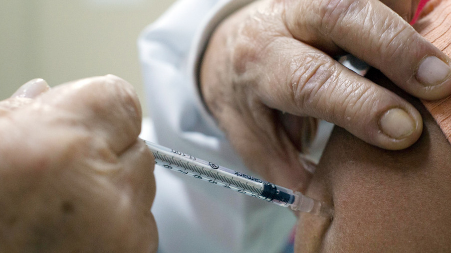 Moradores relatam dificuldade na vacinação de idosos, acamados ou com mobilidade reduzida