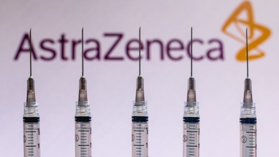Distribuição de vacinas da AstraZeneca devem começar neste sábado