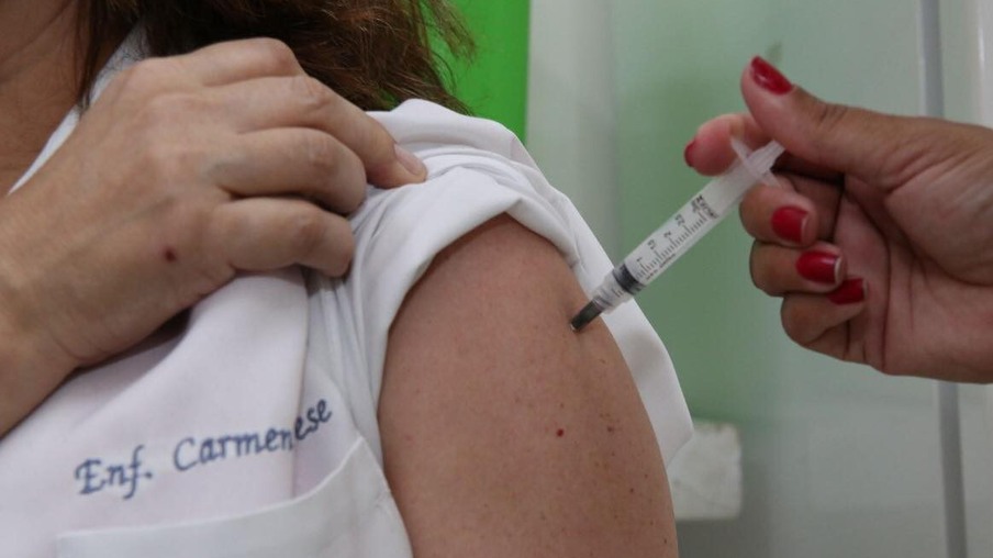 A primeira etapa da vacinação começou em Niterói