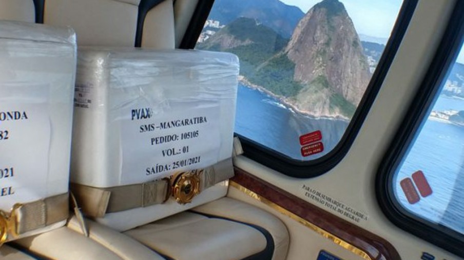 Logística aérea e terrestre na distribuição das vacinas no RJ; confira as fotos
