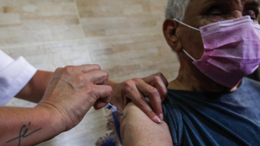 Eduardo Paes diz que vai suspender vacinação por falta de doses