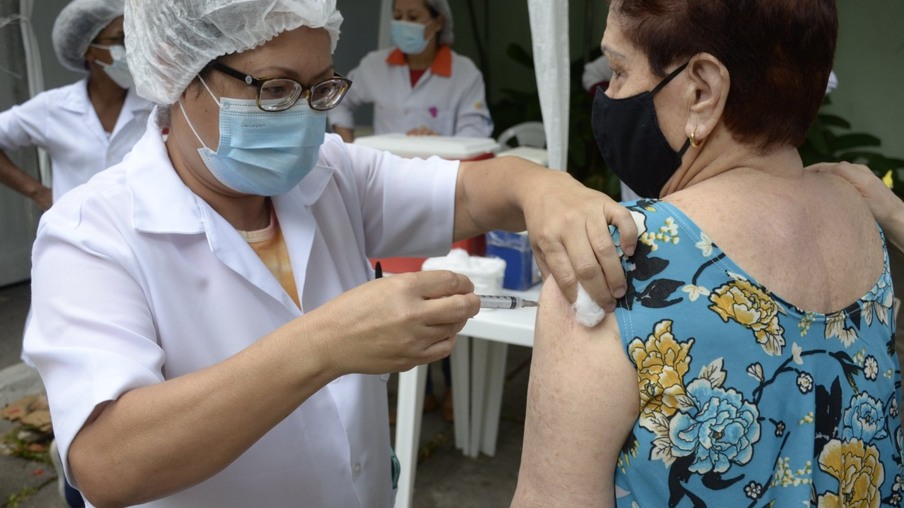 Niterói inicia vacinação de idosos a partir de 78 anos nesta quarta