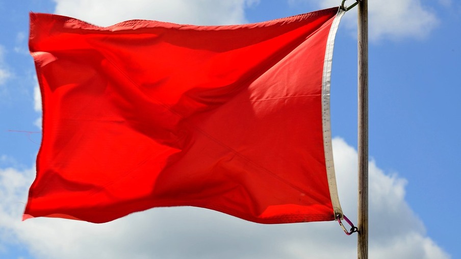 Bandeira vermelha no Estado do RJ