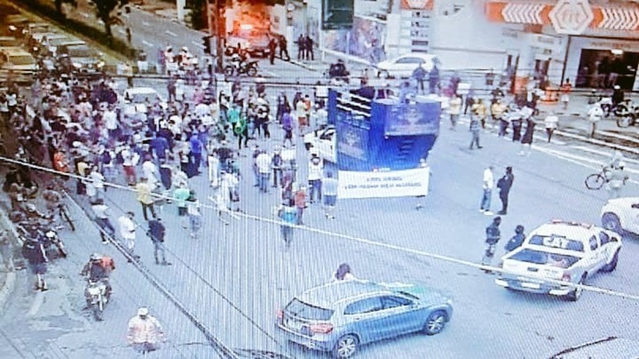 Mais uma manifestação contra medidas restritivas acontece em Niterói