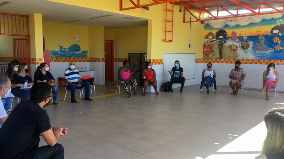Secretário, diretores e profissionais da educação debatem o planejamento do ano letivo e a reabertura das escolas no sistema híbrido em Niterói
