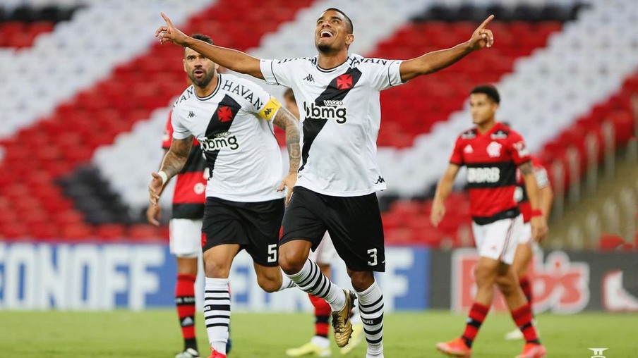 Vasco encerra tabu, derrota Flamengo e segue vivo no Carioca