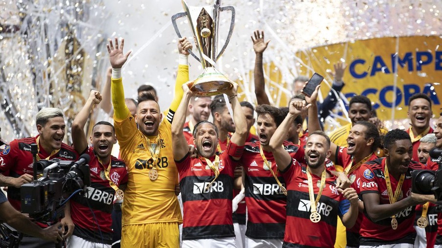Flamengo vence Palmeiras nos pênaltis e leva Supercopa do Brasil