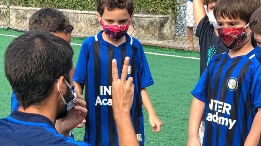 Escola de futebol da Inter de Milão em Niterói oferece uma semana de aulas experimentais gratuitas