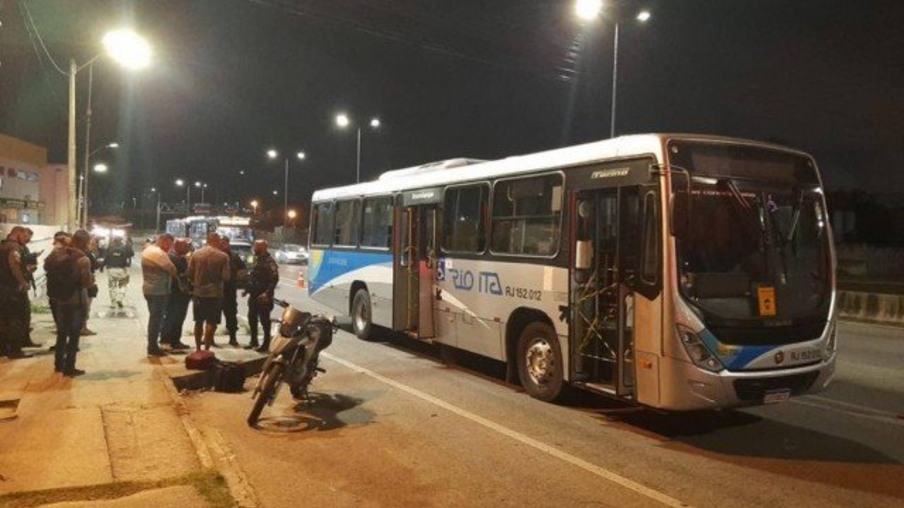 Criminoso morre em tentativa de assalto a ônibus em Niterói
