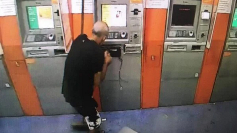Homem é preso tentando furtar caixa eletrônico em Niterói