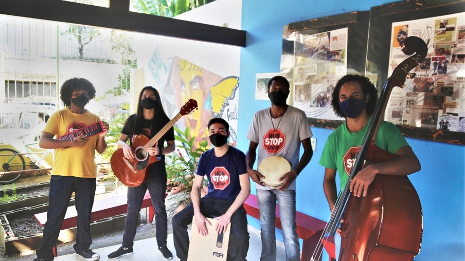 Música como acalanto na luta contra a Covid-19 em Niterói