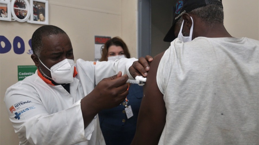 Niterói promove vacinação para pessoas em situação de rua