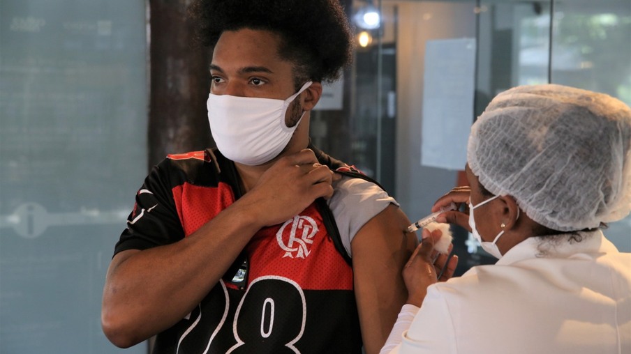 Mais de 60% da população de Niterói já recebeu a primeira dose da vacina contra a Covid-19