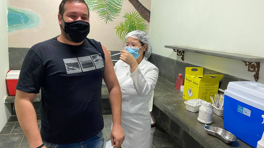 Morador de Niterói conta como foi sua experiência ao usar o aplicativo para agendar vacinação