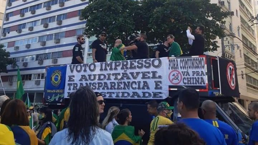 Apoiadores de Bolsonaro se reúnem em Icaraí, a favor do voto impresso