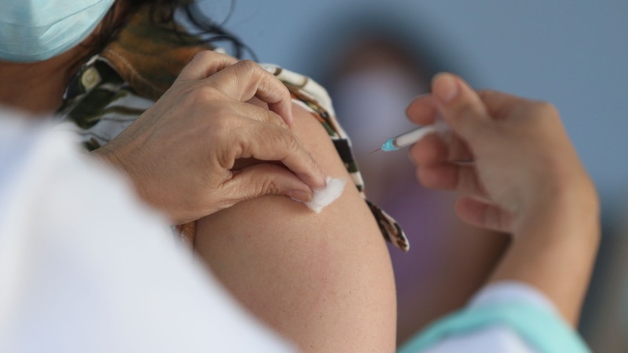 Niterói tem 99,5% da população adulta com ao menos uma dose do imunizante
