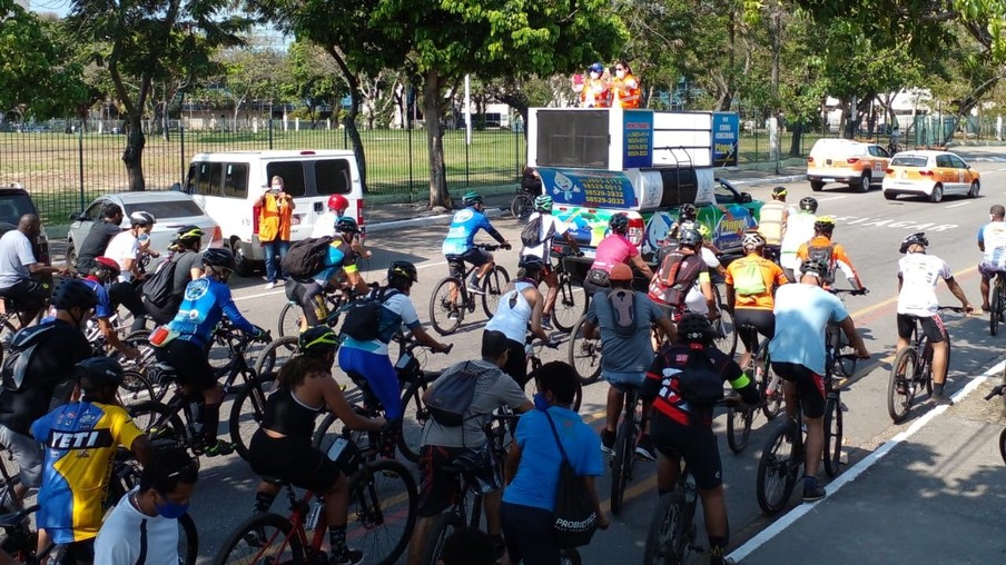 Vídeo mostra passeio ciclístico “UM DIA SEM CARRO” em Niterói