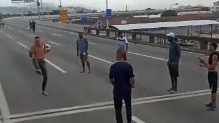 Vídeo de altinha na Ponte Rio-Niterói viraliza