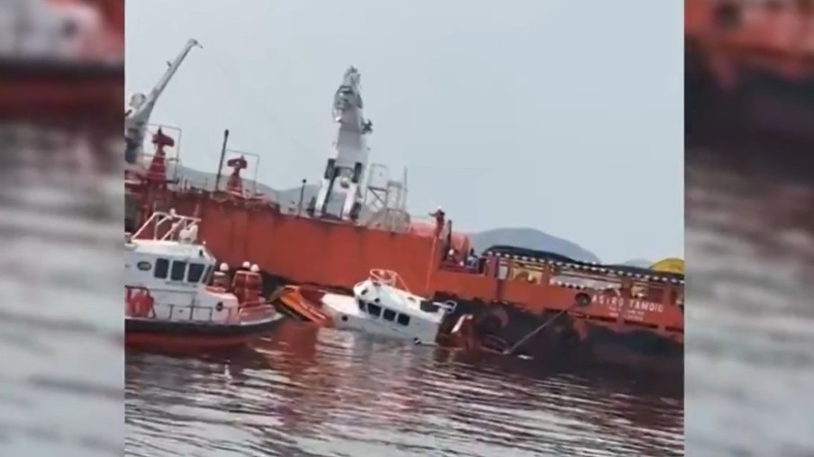 Tripulante morre após embarcação afundar na Baía de Guanabara