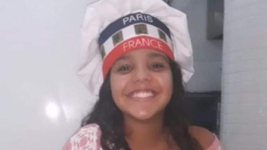 Olívia Viana Costa, de 14 anos.