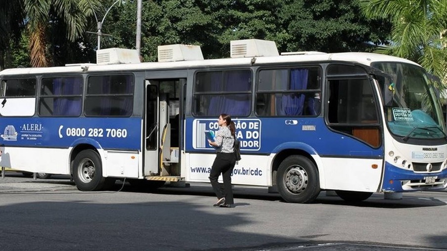 Ônibus do consumidor da ALERJ atende em Niterói