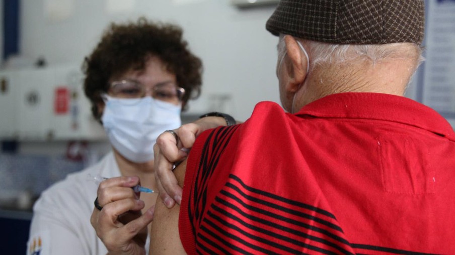 Mais de 442 mil niteroienses já tomaram a primeira dose da vacina contra a Covid-19