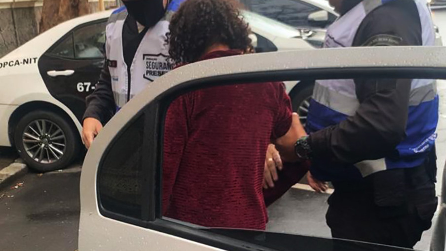 Mulher é presa em Niterói por tráfico