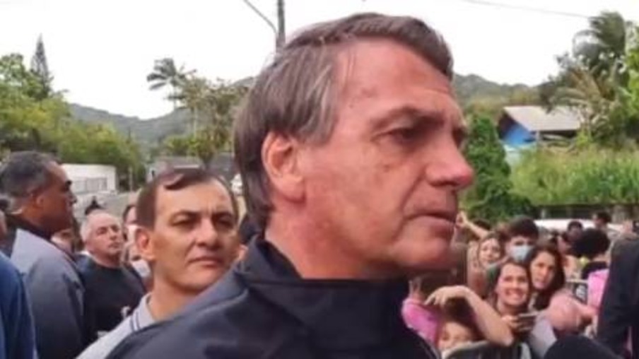 Bolsonaro diz ter sido impedido de ir a jogo por não ter se vacinado