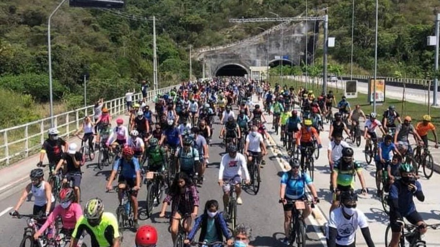 Passeio ciclístico encerra o Outubro Rosa de Niterói