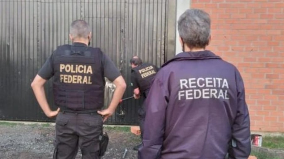 Família em Niterói é alvo de operação da Polícia Federal